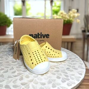Native Toddler Jefferson EVA Slip-On Water Shoes Sneakers “Gone Bananas” Size 6